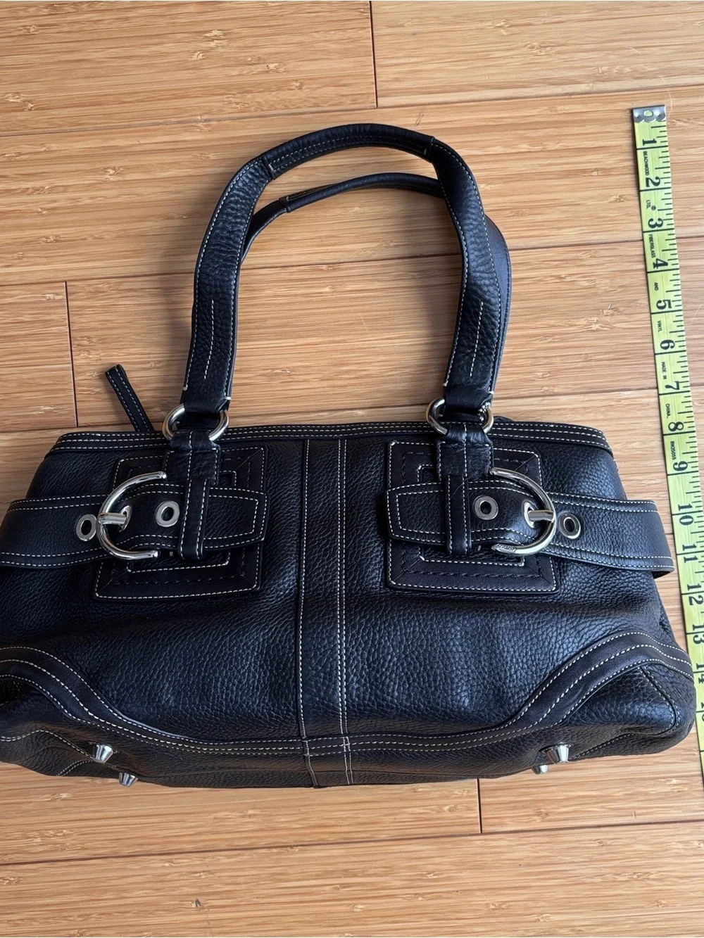 Vintage Y2K coach pebbled leather shoulder bag with silver hardware